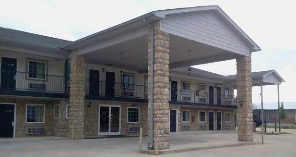 Econo Lodge Inn & Suites