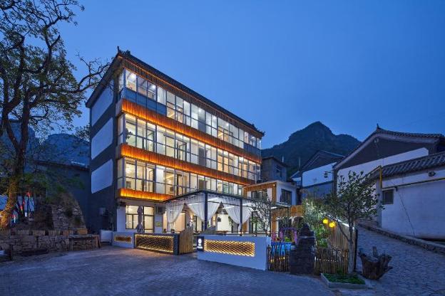 floral hotel yeshanpo habitat of mountains and river