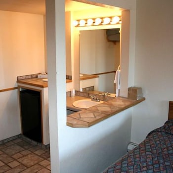 high chaparral inn