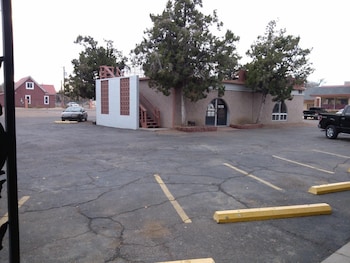 high chaparral inn