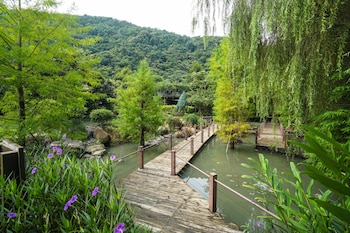 tai yi red maple resort