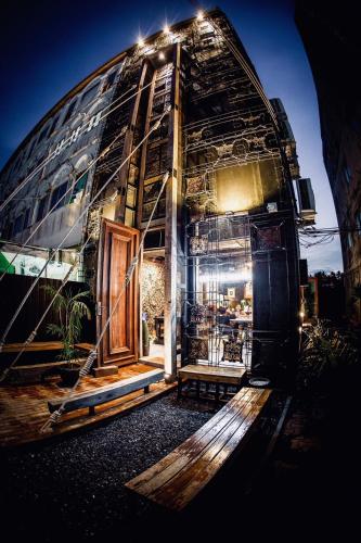 shade house phuket downtown