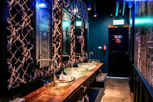 shade house phuket downtown