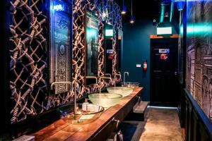 shade house phuket downtown