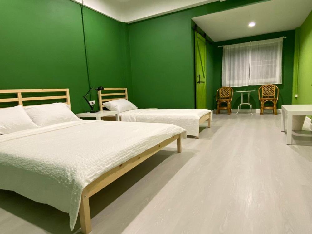grasshopper bed and cafe