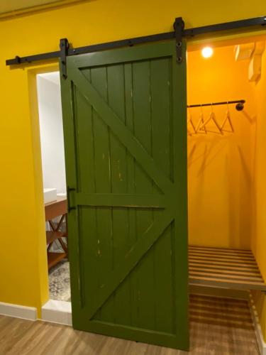grasshopper bed and cafe