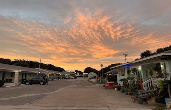 swell motel