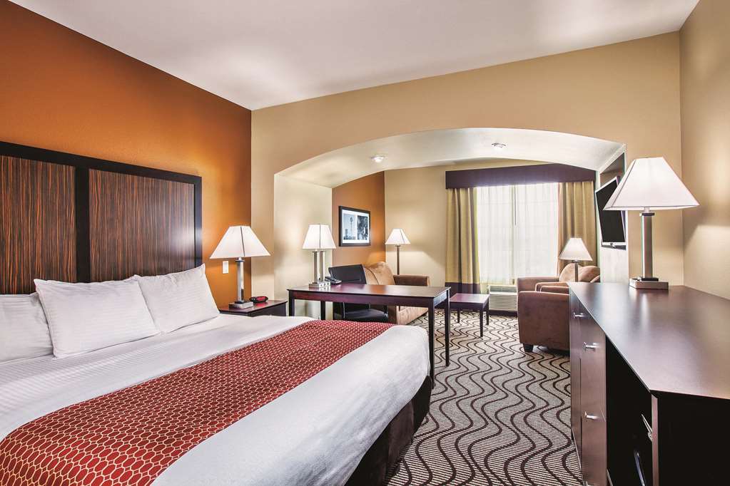 la quinta inn and suites by wyndham cotulla