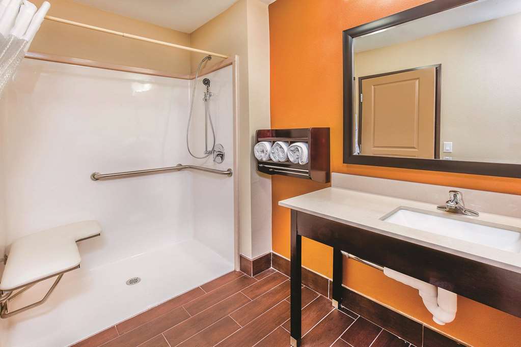 la quinta inn and suites by wyndham cotulla