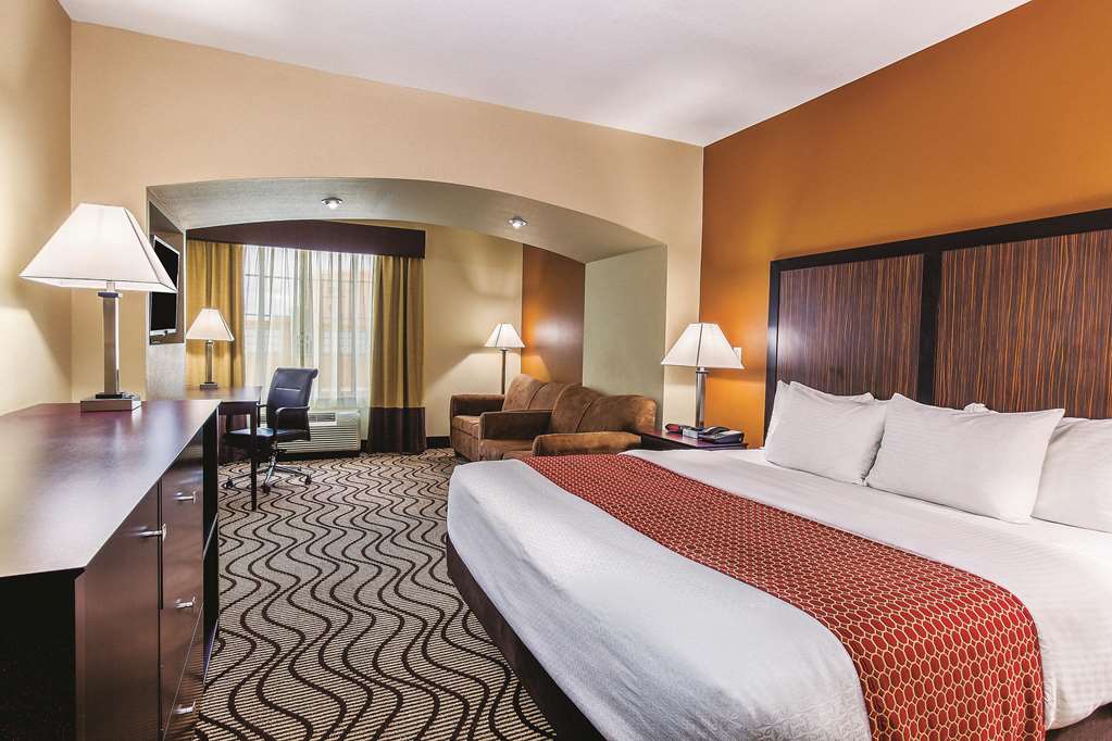 la quinta inn and suites by wyndham cotulla