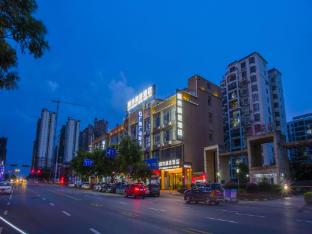premier city comfort hotel fangchenggang executive center high speed railway station