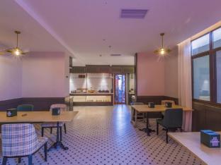 premier city comfort hotel fangchenggang executive center high speed railway station