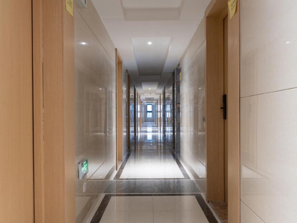 borrman hotel jinan east station wanhong plaza