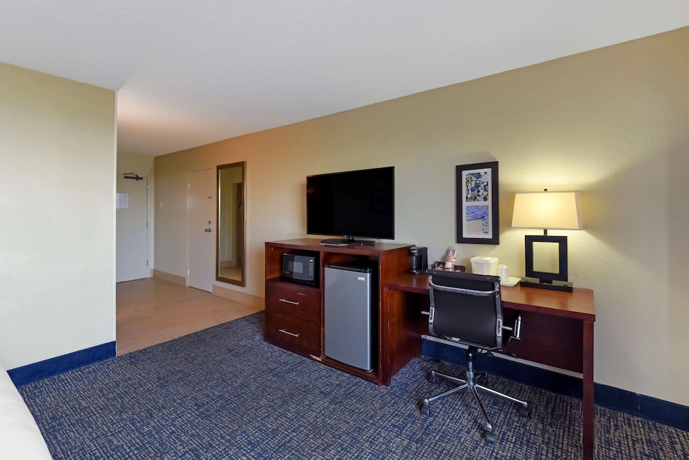 comfort inn on the ocean