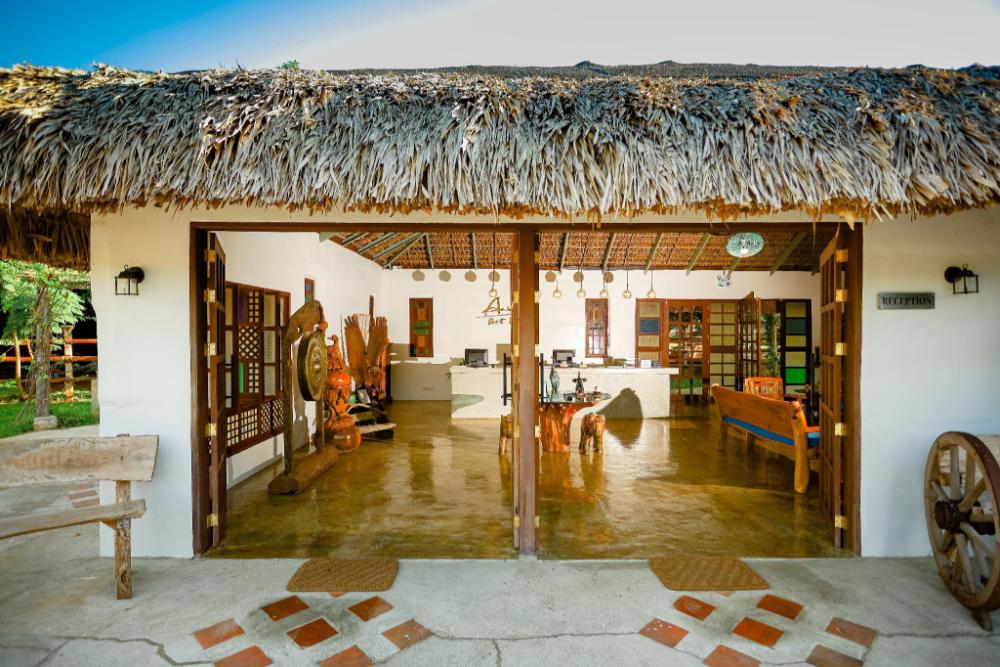 amici resort hotel laoag