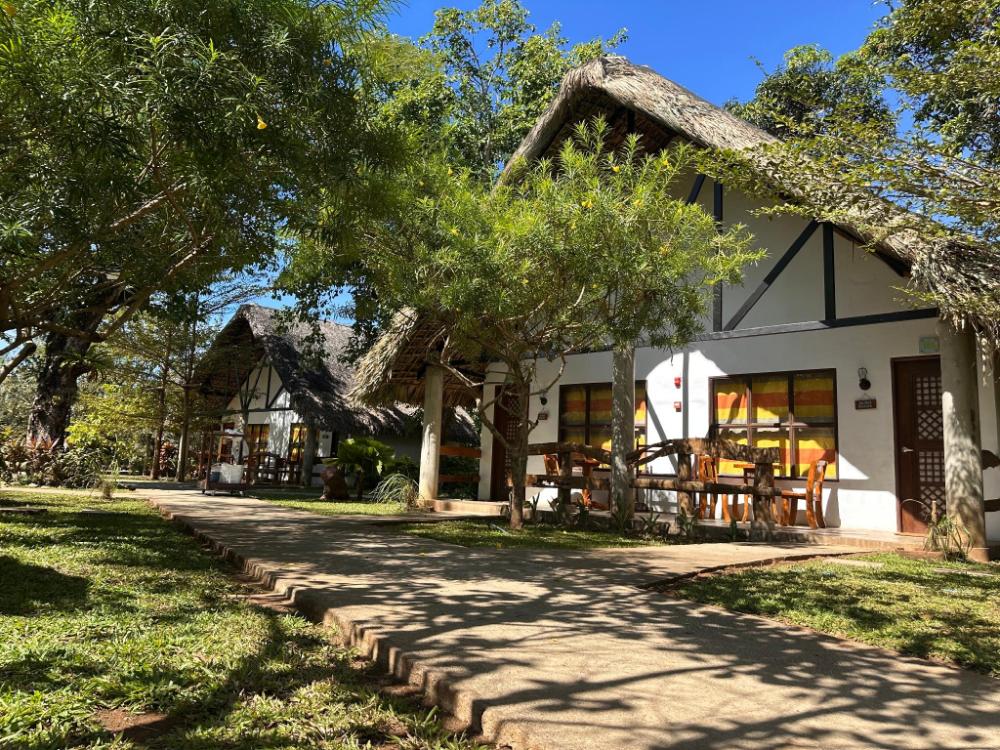 amici resort hotel laoag