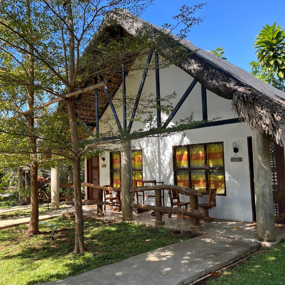 amici resort hotel laoag