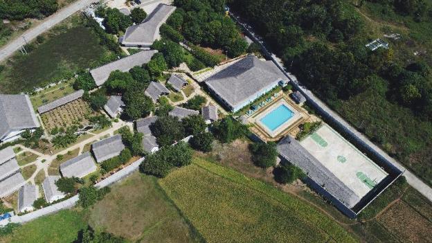 amici resort hotel laoag