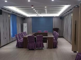 green tree inn urumqi sangong metro station exit