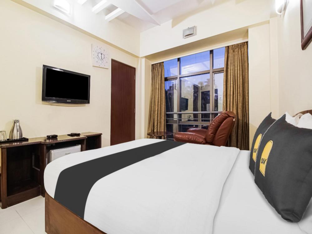 townhouse oak hotel shubhangan near juhu beach