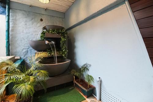 townhouse oak hotel shubhangan near juhu beach