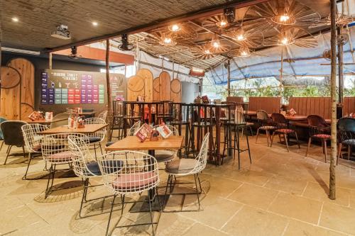 townhouse oak hotel shubhangan near juhu beach