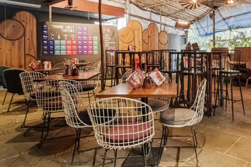 townhouse oak hotel shubhangan near juhu beach