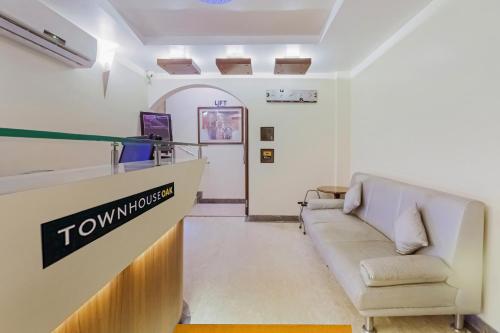 townhouse oak hotel shubhangan near juhu beach