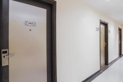 townhouse oak hotel shubhangan near juhu beach