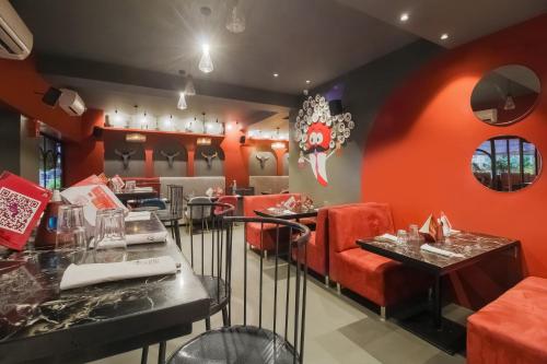 townhouse oak hotel shubhangan near juhu beach