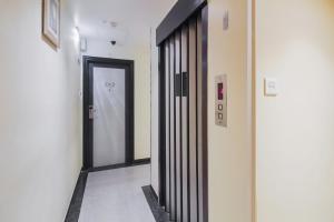 townhouse oak hotel shubhangan near juhu beach