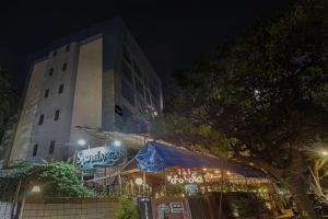townhouse oak hotel shubhangan near juhu beach