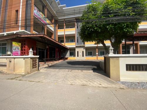 preme apartment maejo