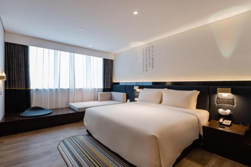 atour s hotel shanghai lujiazui century avenue