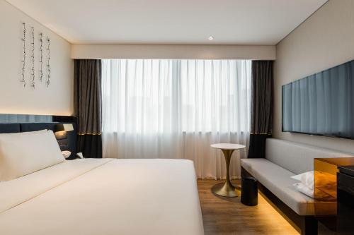 atour s hotel shanghai hongqiao center aiqinhai mall