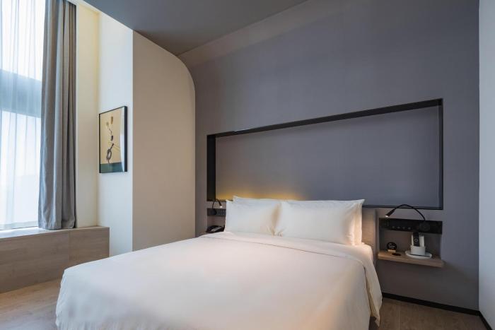 atour s hotel shanghai hongqiao center aiqinhai mall