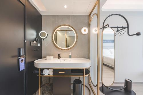 atour light hotel hangzhou xiasha