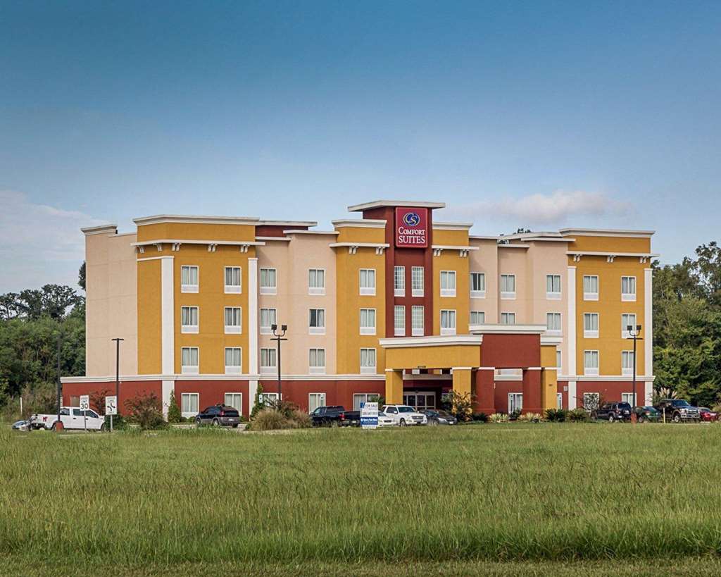 Comfort Suites Near Tanger Outlet Mall