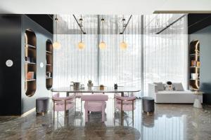 atour light hotel dalian xinghai plaza xian road