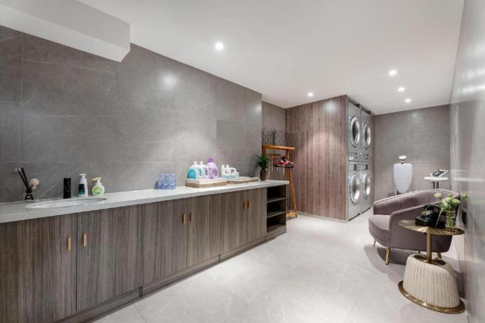 atour light hotel dalian xinghai plaza xian road