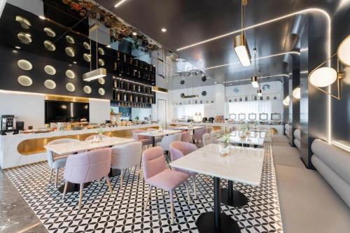 atour light hotel dalian xinghai plaza xian road