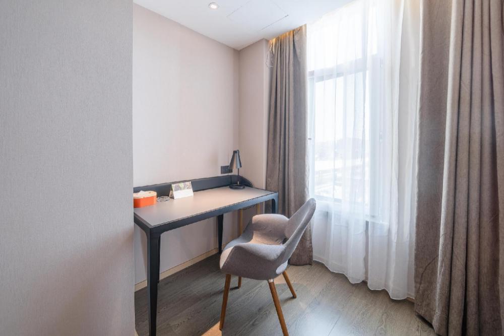 atour hotel dalian north railway station hua nan plaza