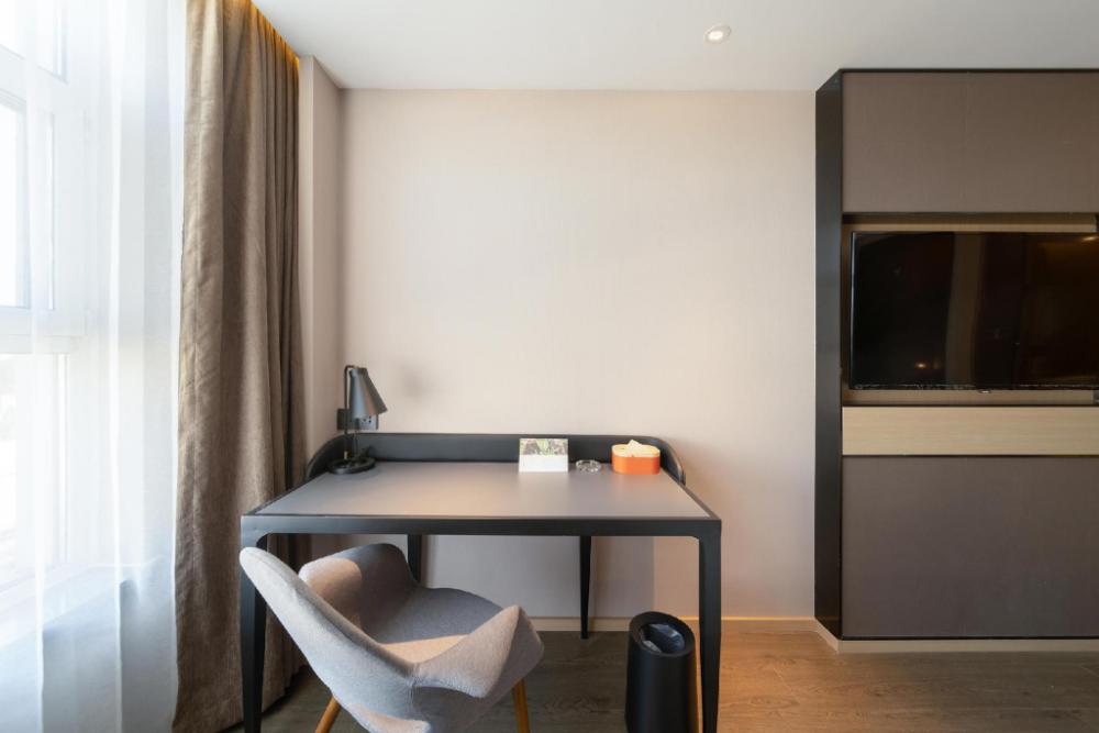 atour hotel dalian north railway station hua nan plaza