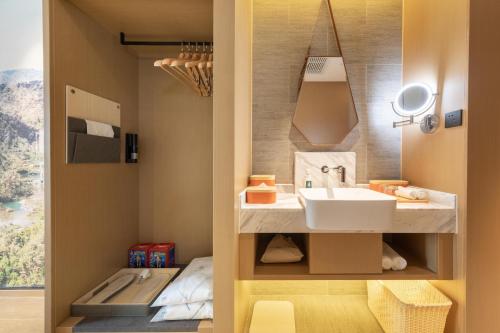 atour hotel kunming cuihu