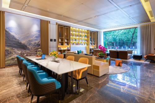 atour hotel kunming cuihu