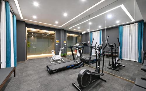 atour hotel shenyang south railway station municipal government