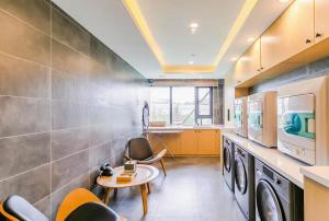 atour hotel shenyang south railway station municipal government