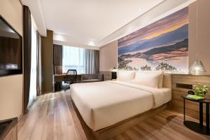 atour hotel shenyang south railway station municipal government