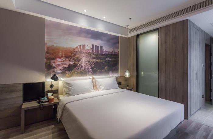 atour hotel shenyang south railway station municipal government