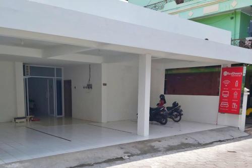 reddoorz near gor uny